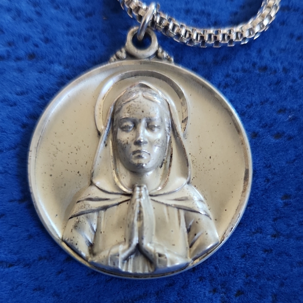 Silver Religious‎ Pendant Necklace
